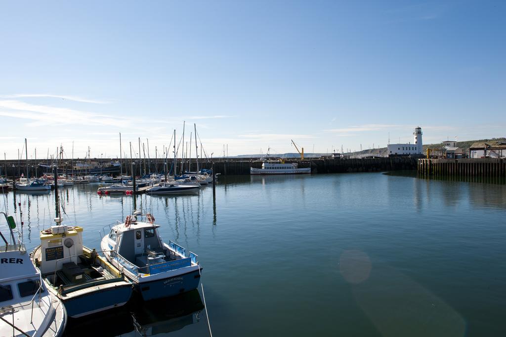 Harbourside Apartments With Private Parking Scarborough Exterior photo