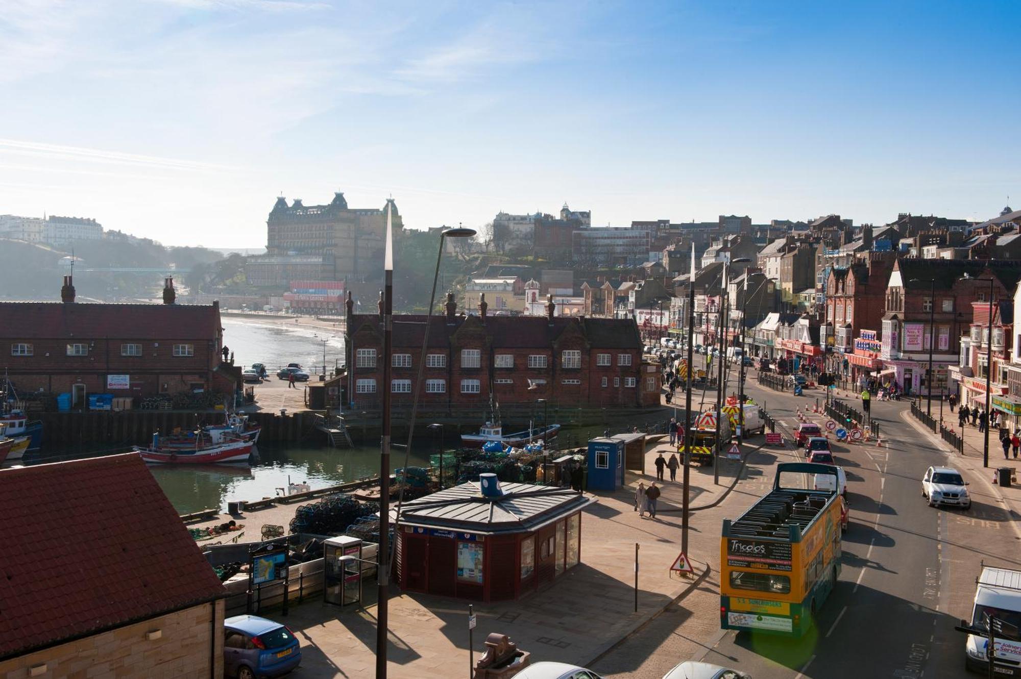 Harbourside Apartments With Private Parking Scarborough Exterior photo